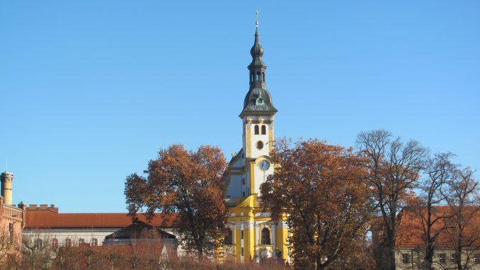 Kloster Neuzelle mit ehemaligem Kanzleigebäude